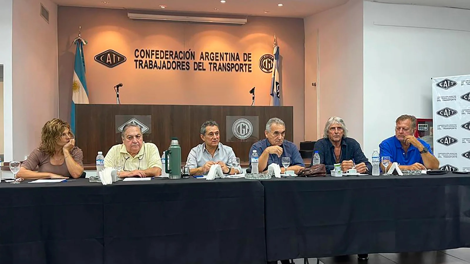 Los gremios del transporte deliberarán el martes para analizar una amplia agenda