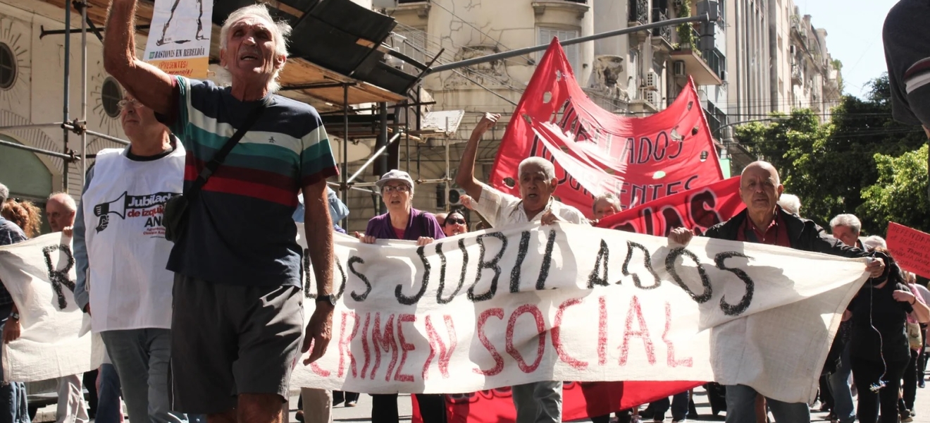 El ajuste en las jubilaciones explicó la mitad del superávit primario del primer bimestre