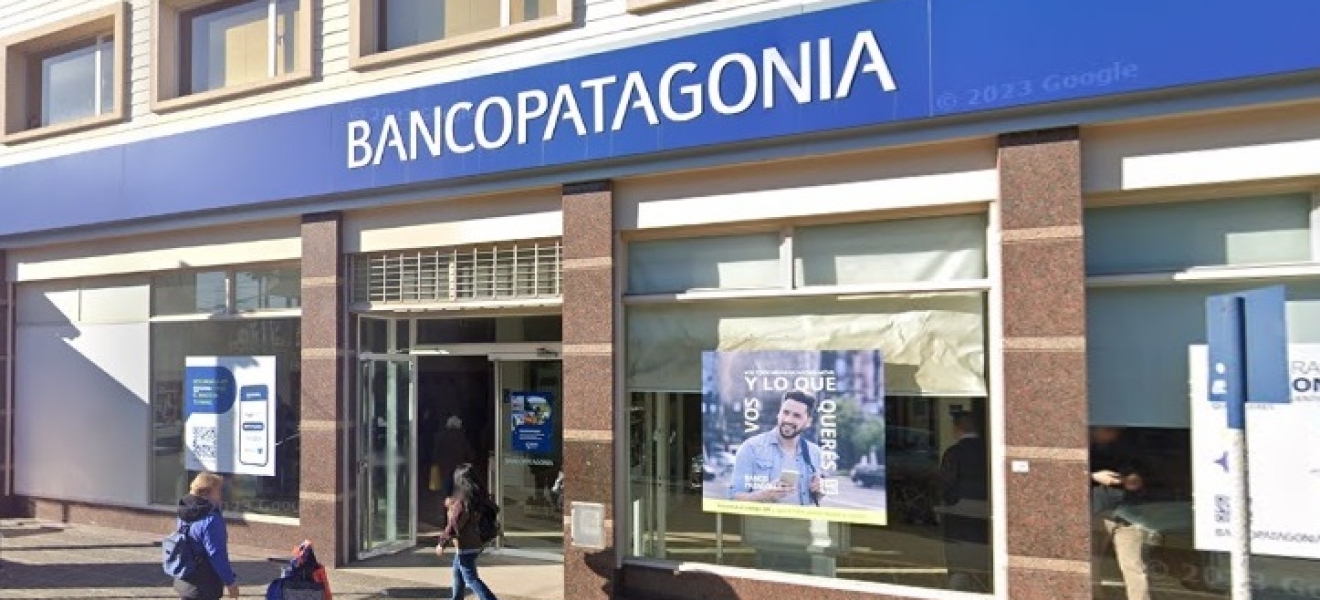 La estafaron y robaron los fondos de la cuenta: banco de Bariloche deberá resarcir