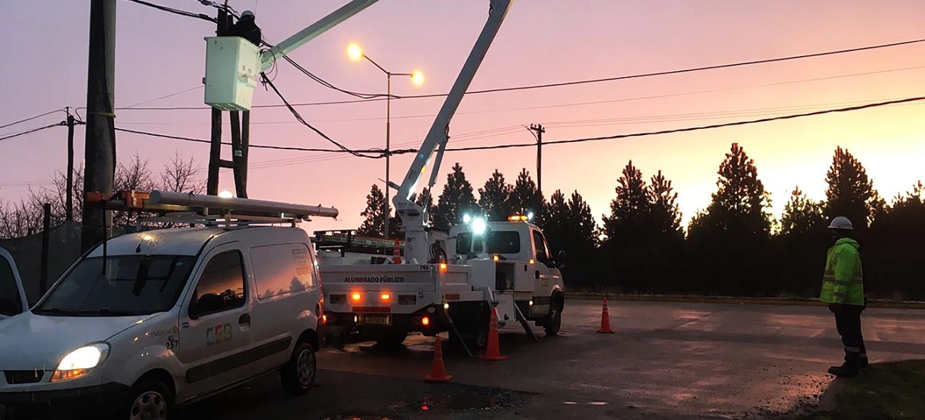 Encuentro en la Cooperativa de Electricidad Bariloche de la Comisión Mixta de Alumbrado Público