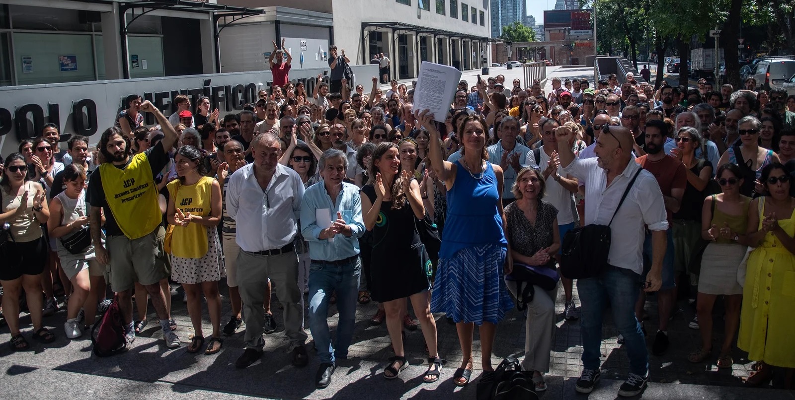 Directores de centros científicos del CONICET rechazaron despidos en el organismo