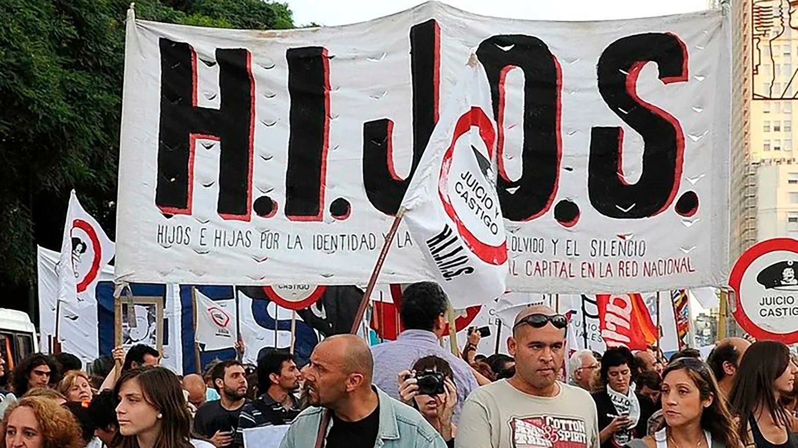 Militante de H.I.J.O.S. atacada: Encuentro la fuerza en las personas que dijeron Nunca más