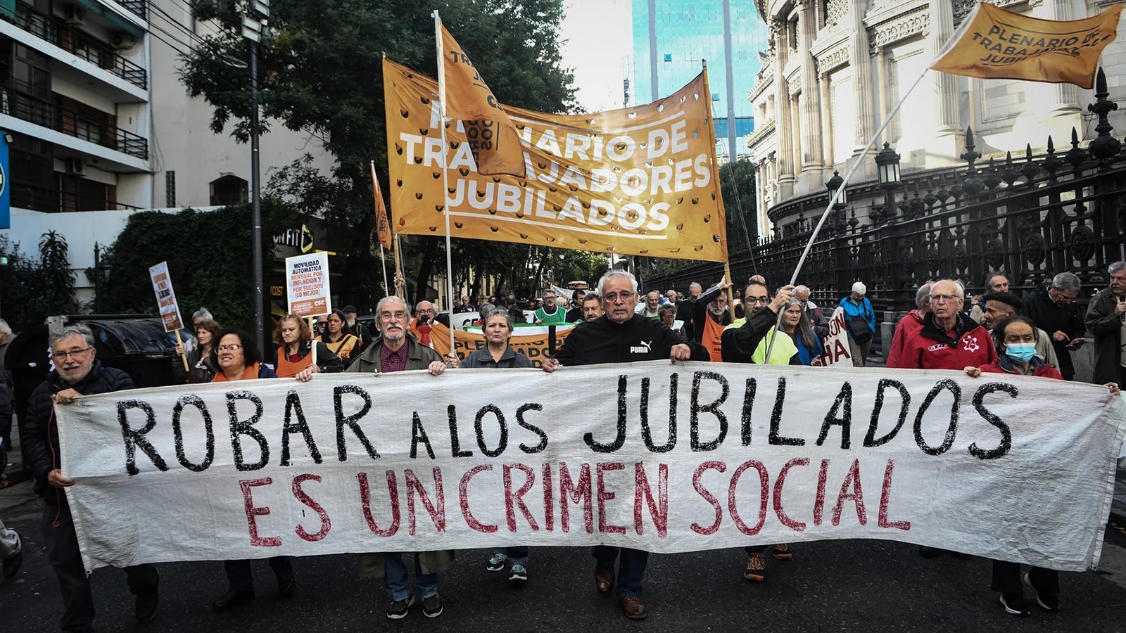 Plenario de jubilados en el Congreso por un haber que supere la canasta básica