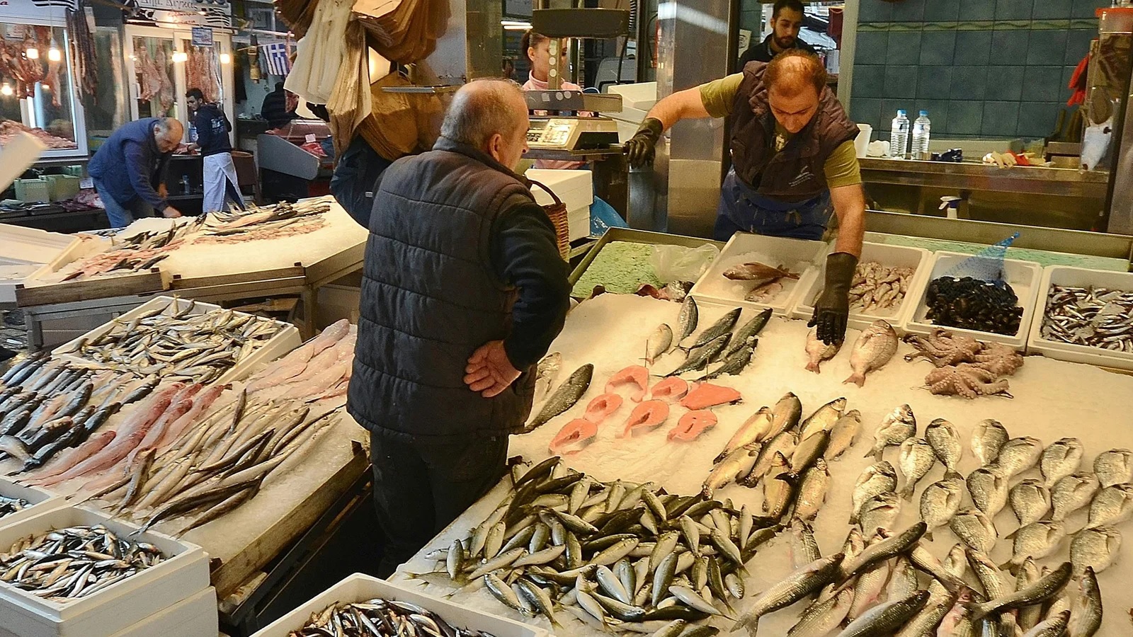 Las ventas minoristas siguen en retracción: cayeron 12,6% en marzo