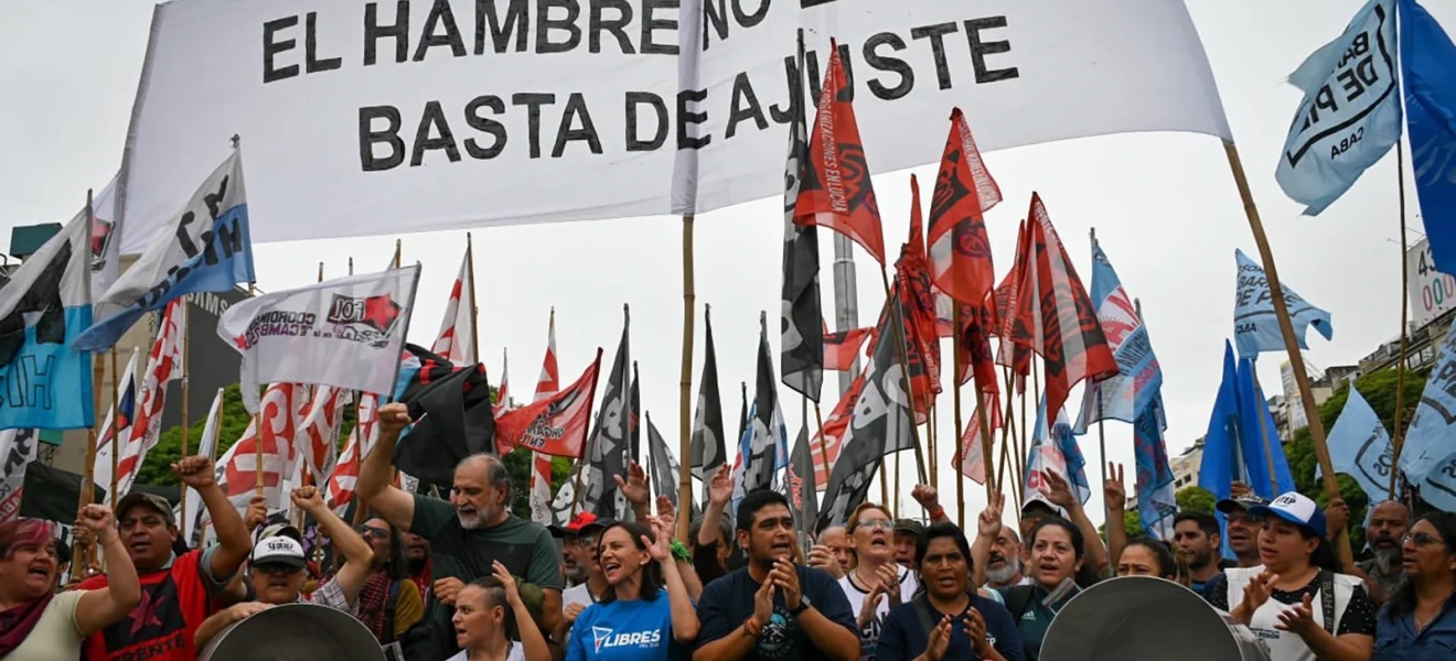 Movimientos sociales vuelven a marchar para reclamar alimentos y rechazar los despidos