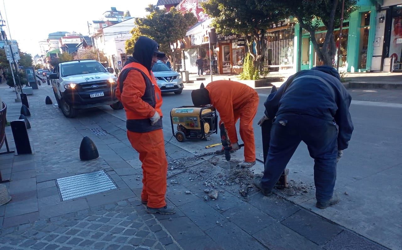 Por tareas de bacheo en distintos puntos de Bariloche se solicita precaución