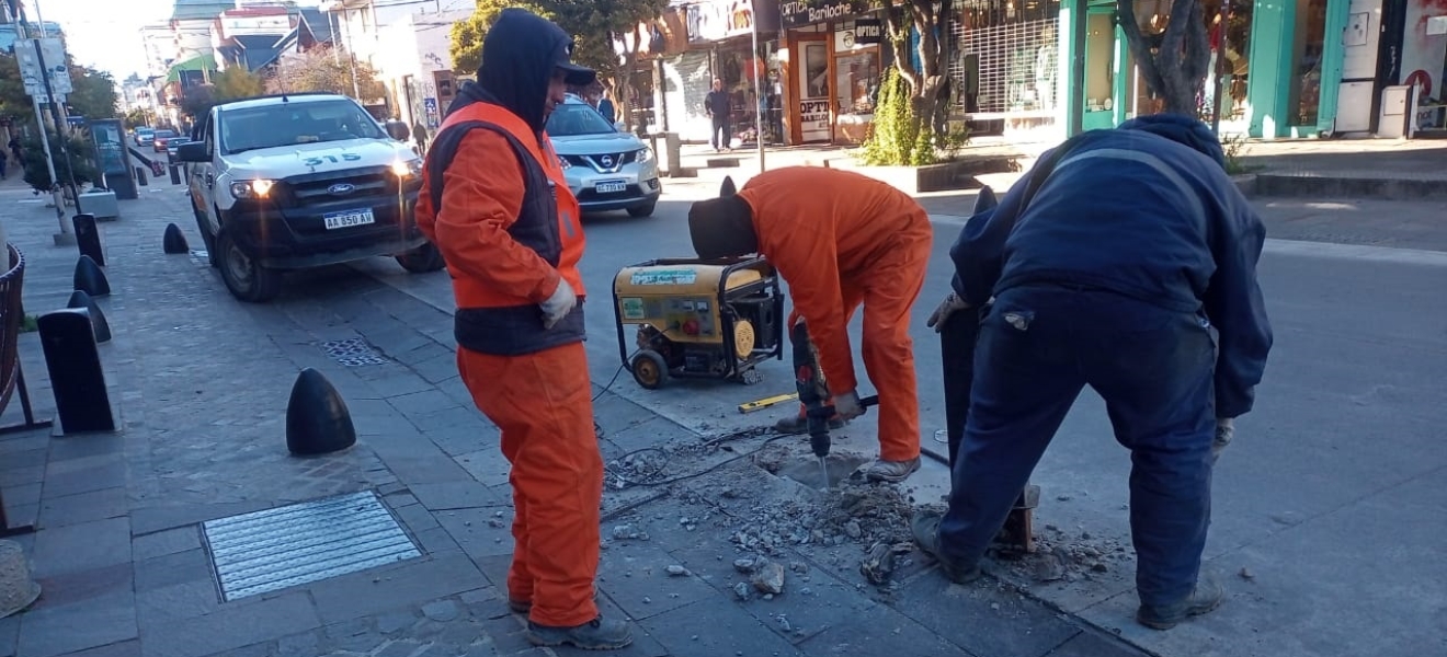 Por tareas de bacheo en distintos puntos de Bariloche se solicita precaución