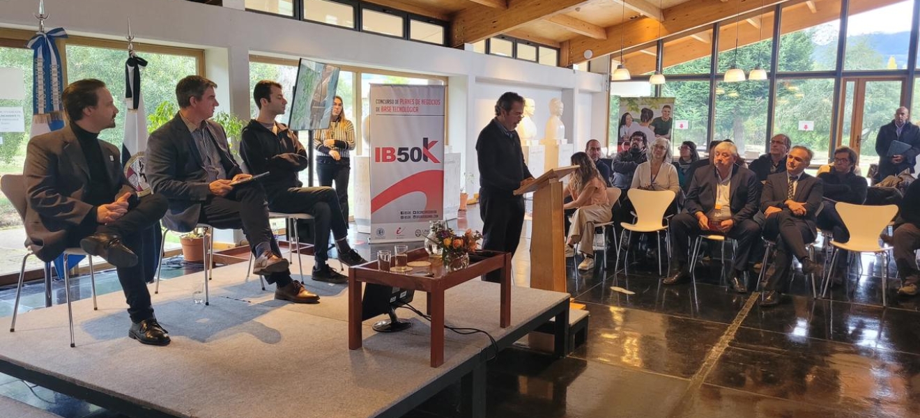 El intendente de Bariloche participó del lanzamiento del IB50K en el Balseiro