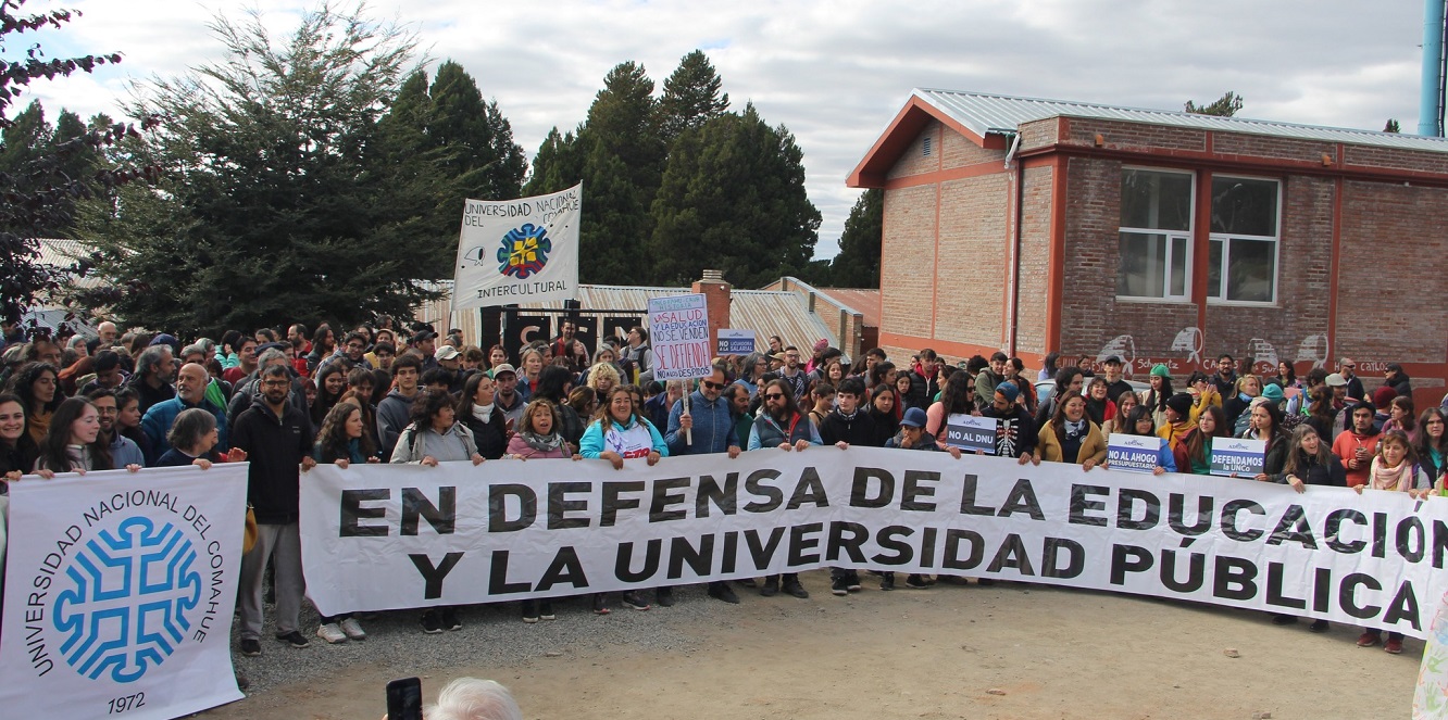 Abrazo a la UNCo Bariloche en defensa de la Educación Pública