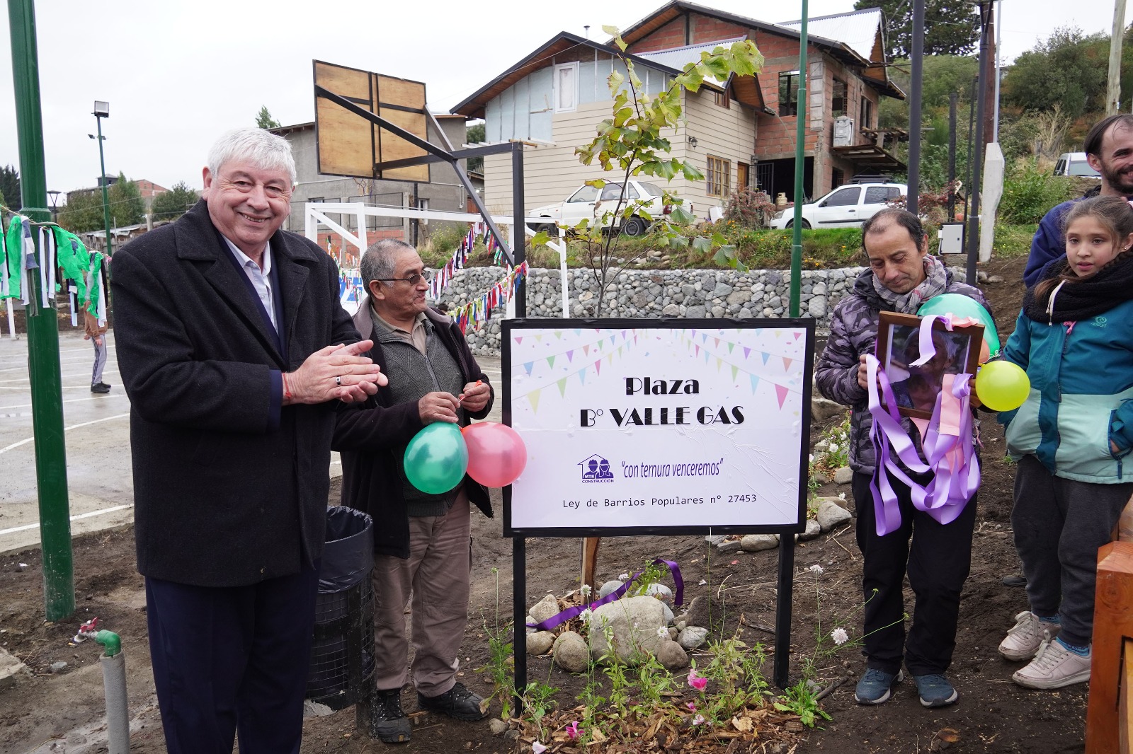 El intendente de Bariloche participó de la inauguración de la plaza del Bº Valle Gas