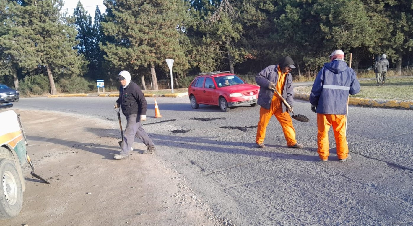 Continúan con más trabajos de bacheo en Bariloche