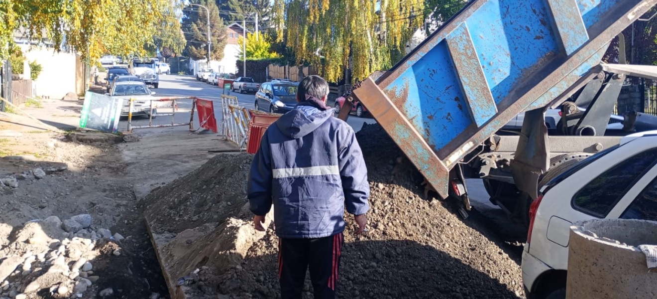 Bariloche: Encofrado de cámara de inspección en calle 24 de Septiembre