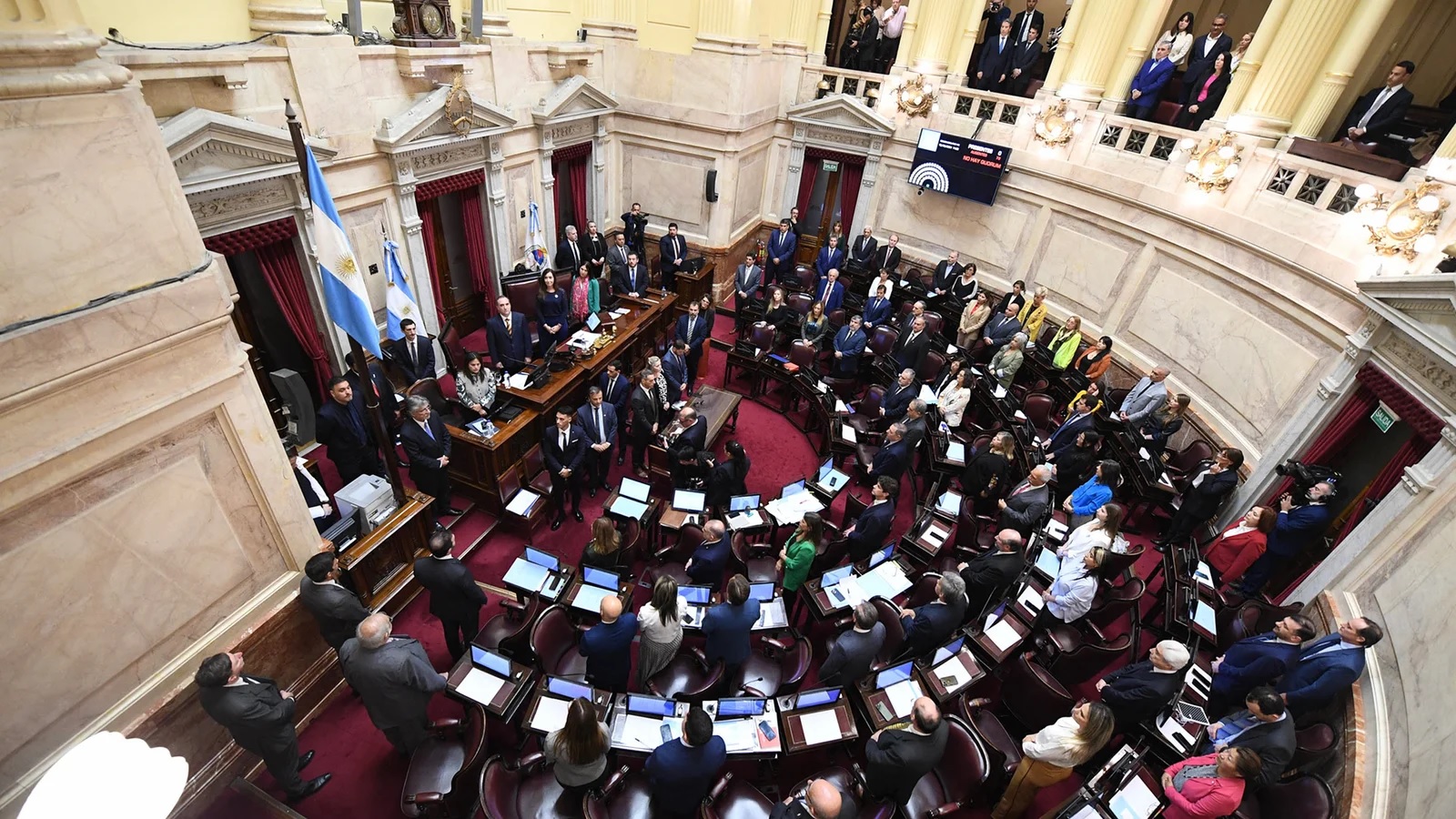 Los senadores aprobaron por unanimidad un aumento de sus dietas