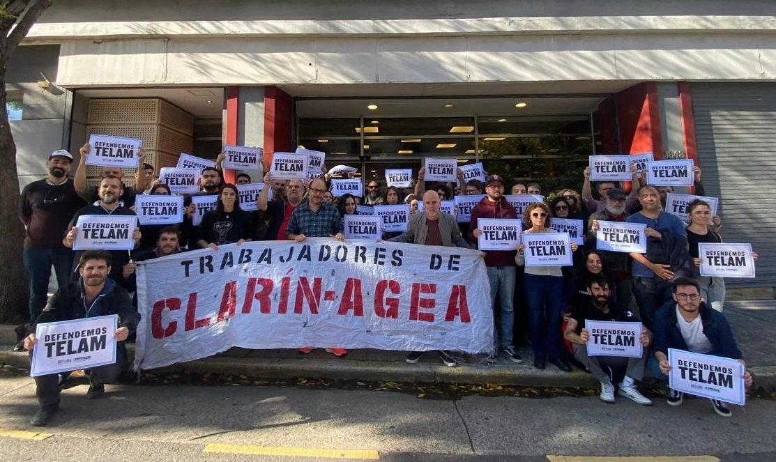 Asamblea de los trabajadores de Clarín se manifestó en defensa de la Agencia Télam