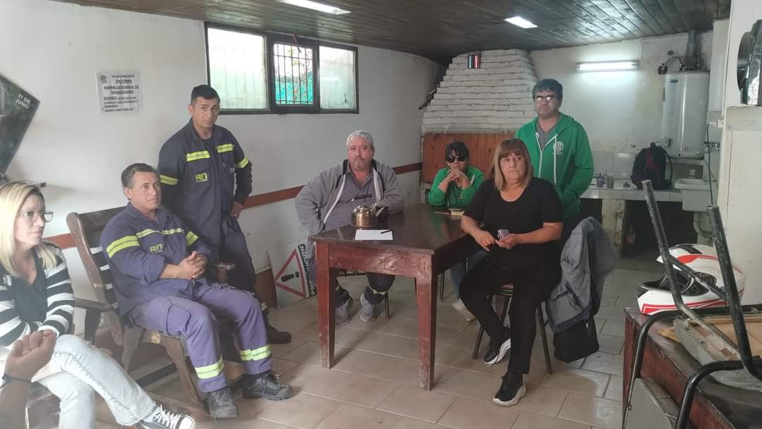 Cinco Saltos: Asamblea de los trabajadores de ARSA por condiciones laborales