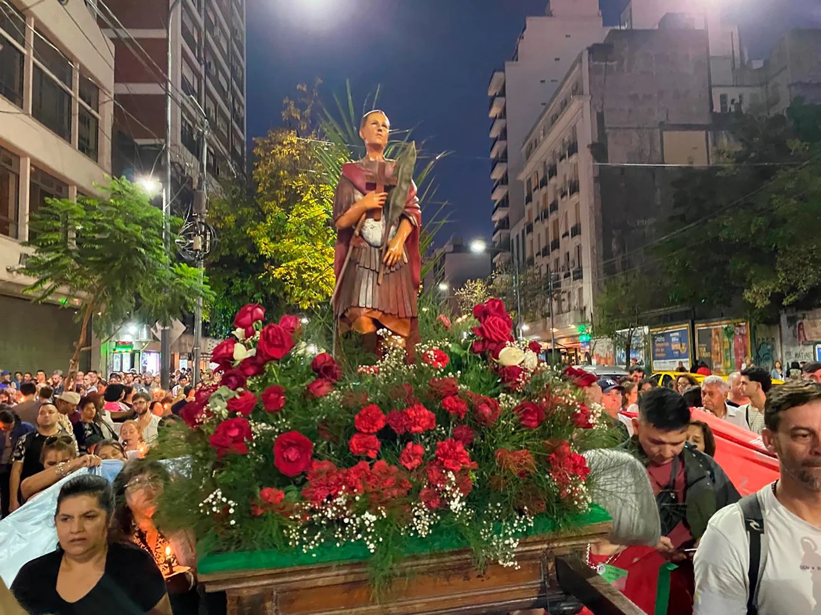 Arzobispo García Cuerva a funcionarios y legisladores: por favor, no se suban los sueldos