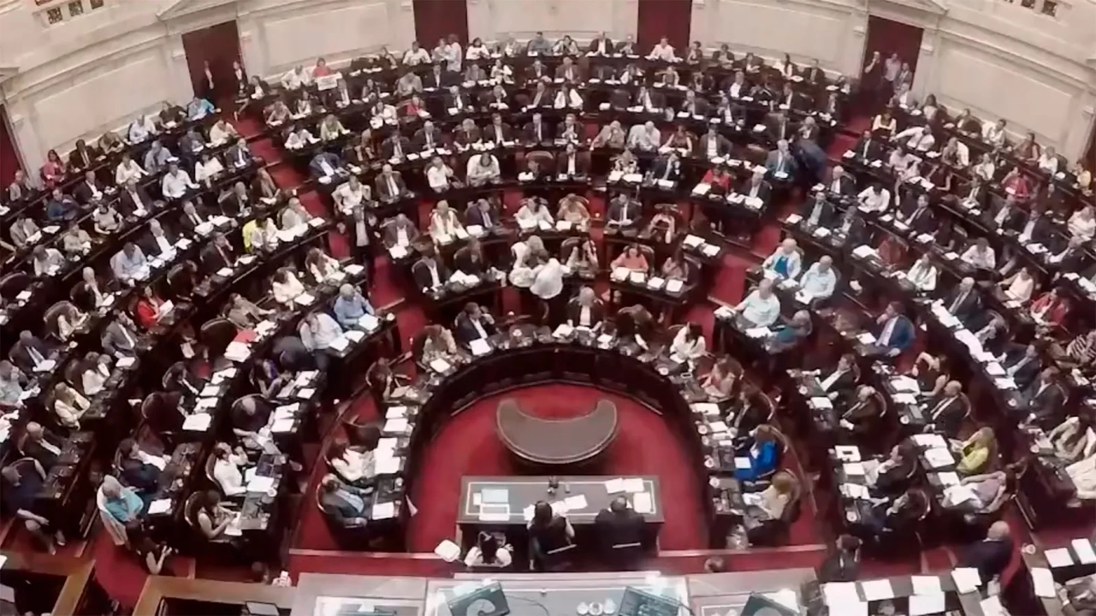 A la espera de definiciones en Diputados, la mayor parte del DNU 70/2023 sigue vigente