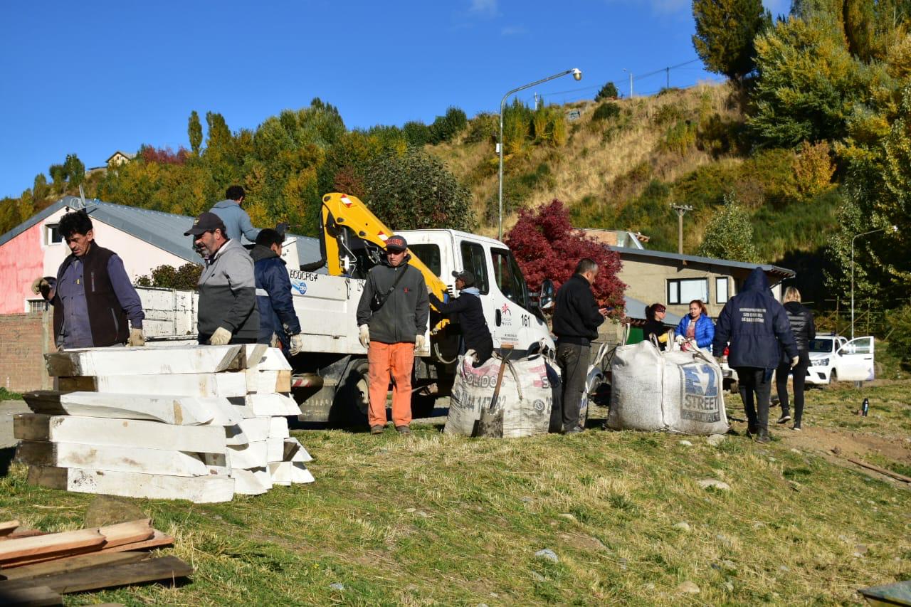 Embellecen la plaza del Barrio 112 Viviendas de Bariloche