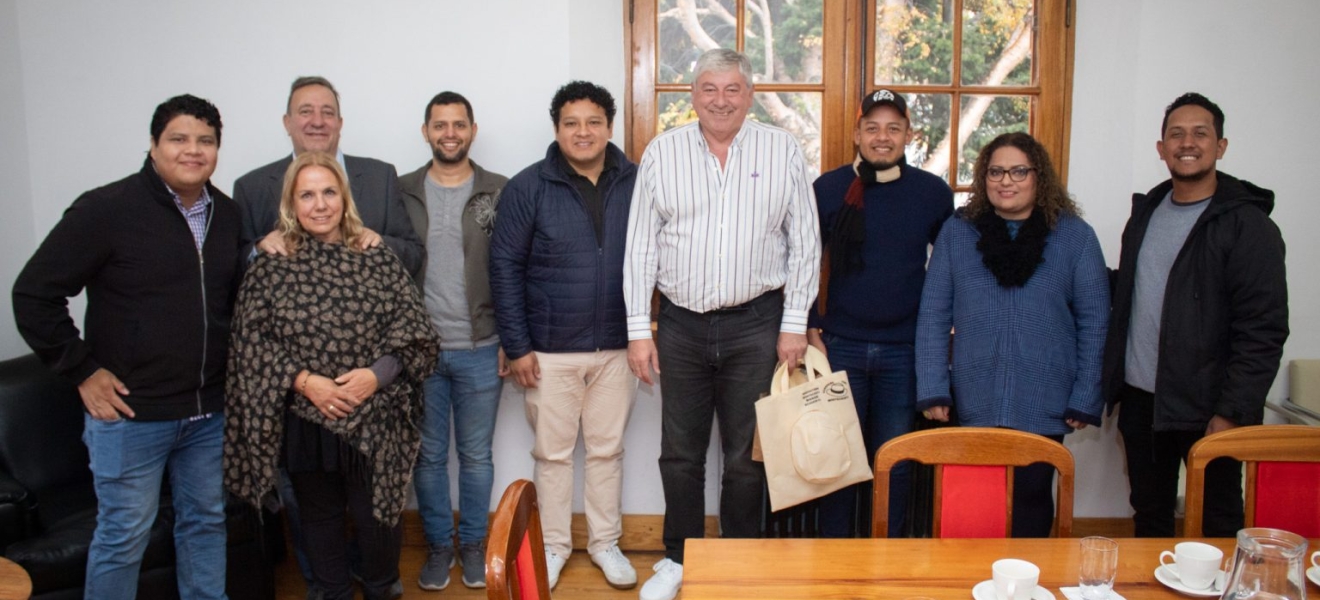 Bariloche estrecha lazos culturales con Ecuador