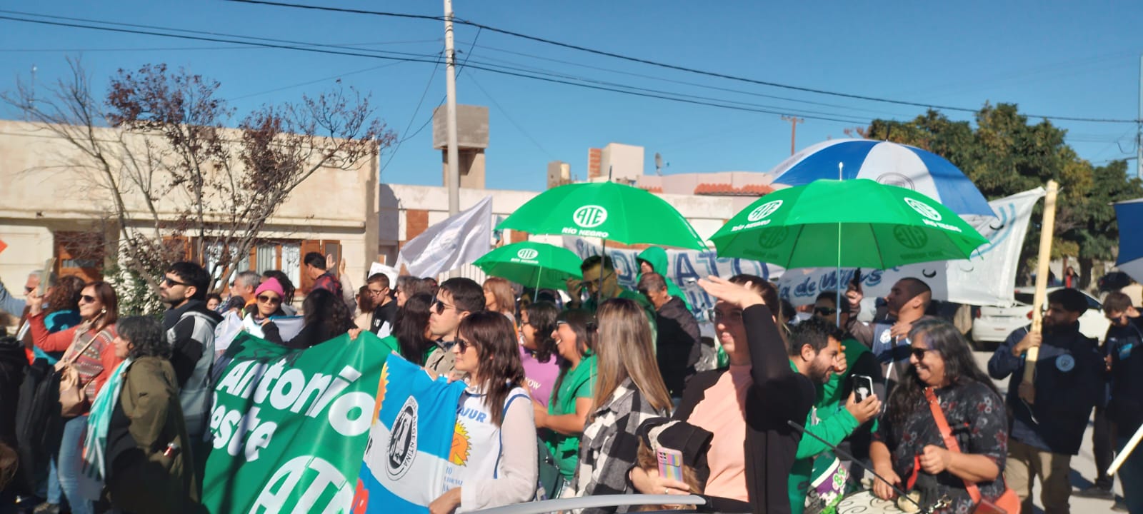 Gran movilización en San Antonio Oeste en defensa de la Universidad Pública