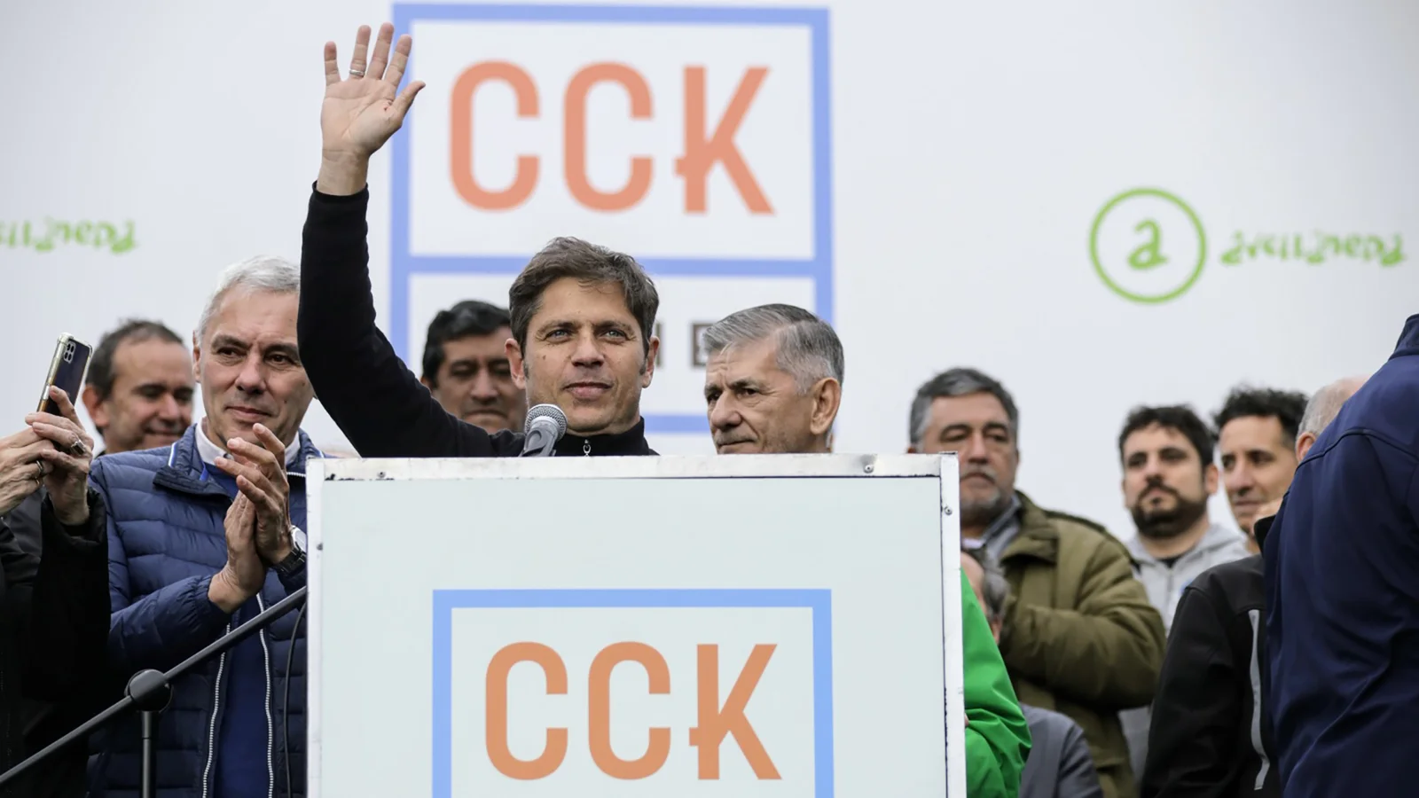 Kicillof firmó una denuncia contra el presidente Milei ante la Corte Suprema