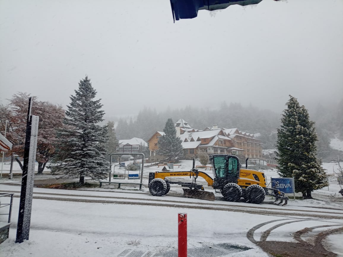 Trabajos de la Delegación Cº Catedral ante la nevada en Bariloche