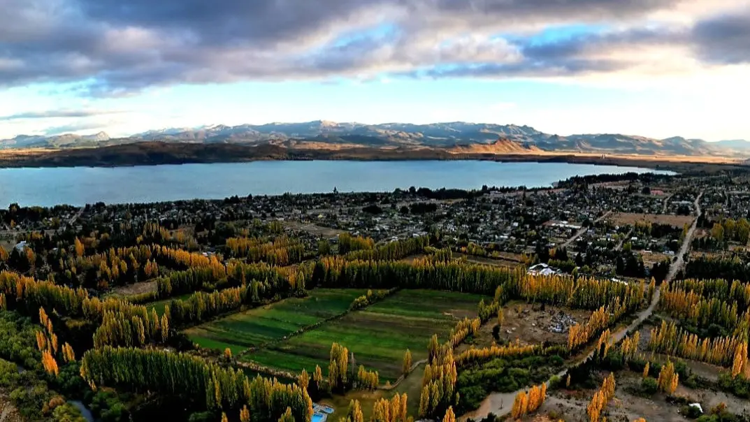 Otoño en Dina Huapi: un paraíso escondido entre la estepa y la cordillera