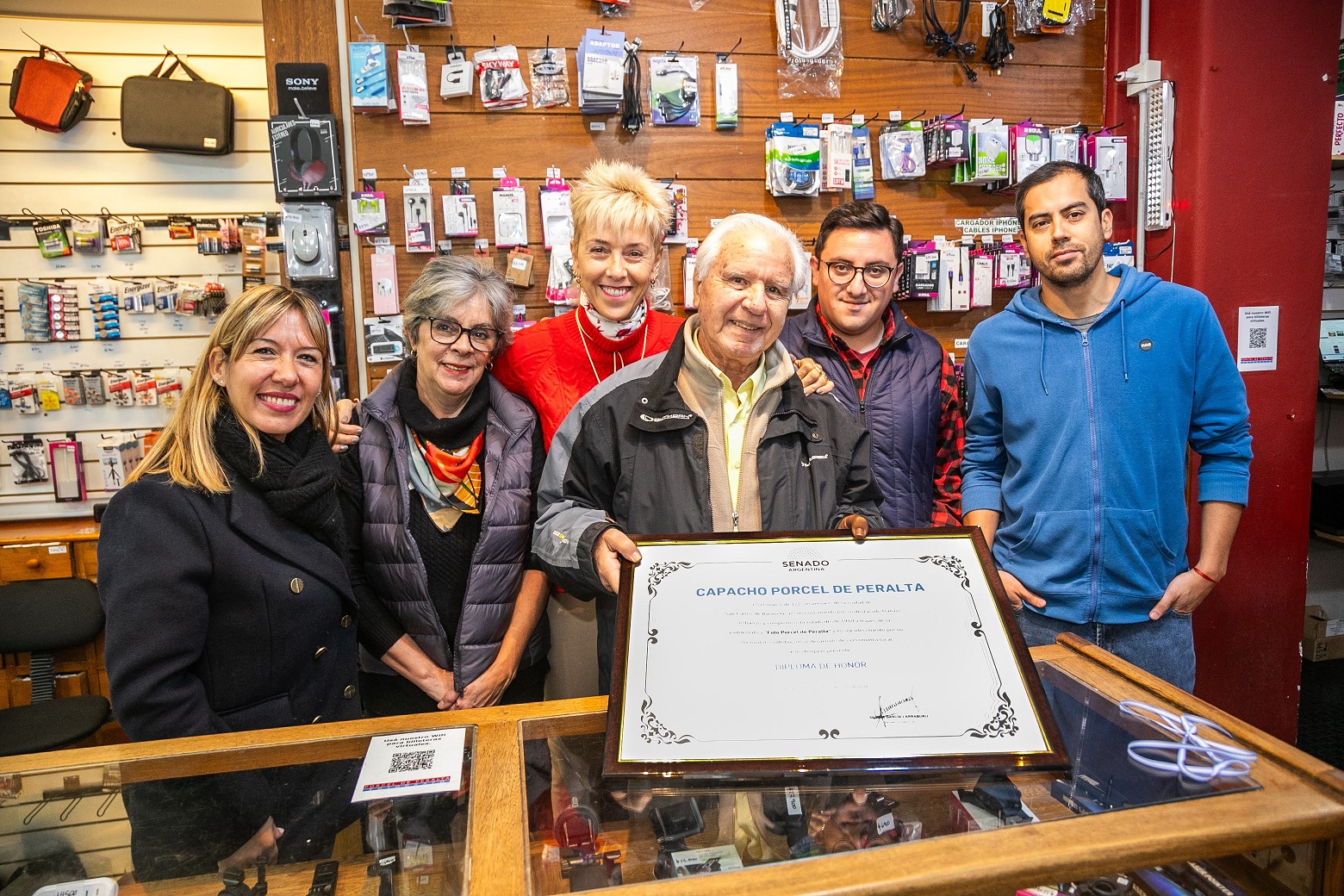 La Senadora García Larraburu reconoció a Comercios Antiguos de Bariloche