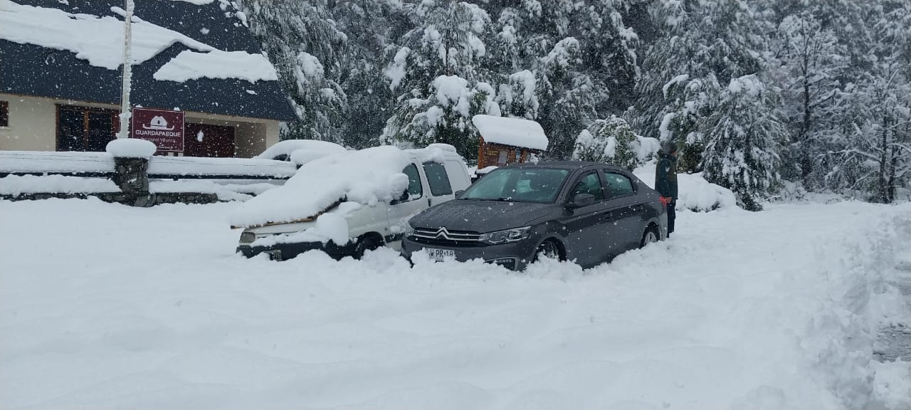 Asistencia y rescate de visitantes varados por la nieve en el Parque Nacional Nahuel Huapi