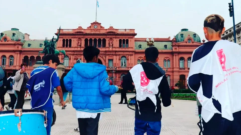 Un abrazo a la Casa Rosada por los derechos de la niñez