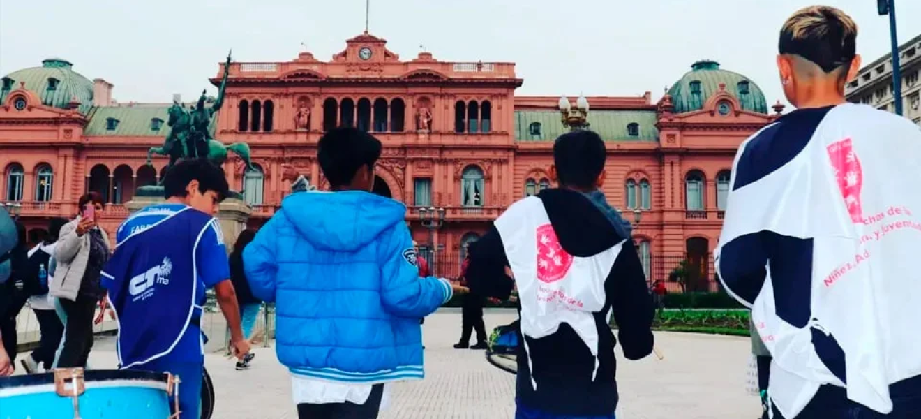 Un abrazo a la Casa Rosada por los derechos de la niñez