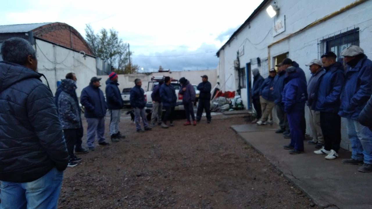 Estado de asamblea, paro y movilización en Sierra Grande