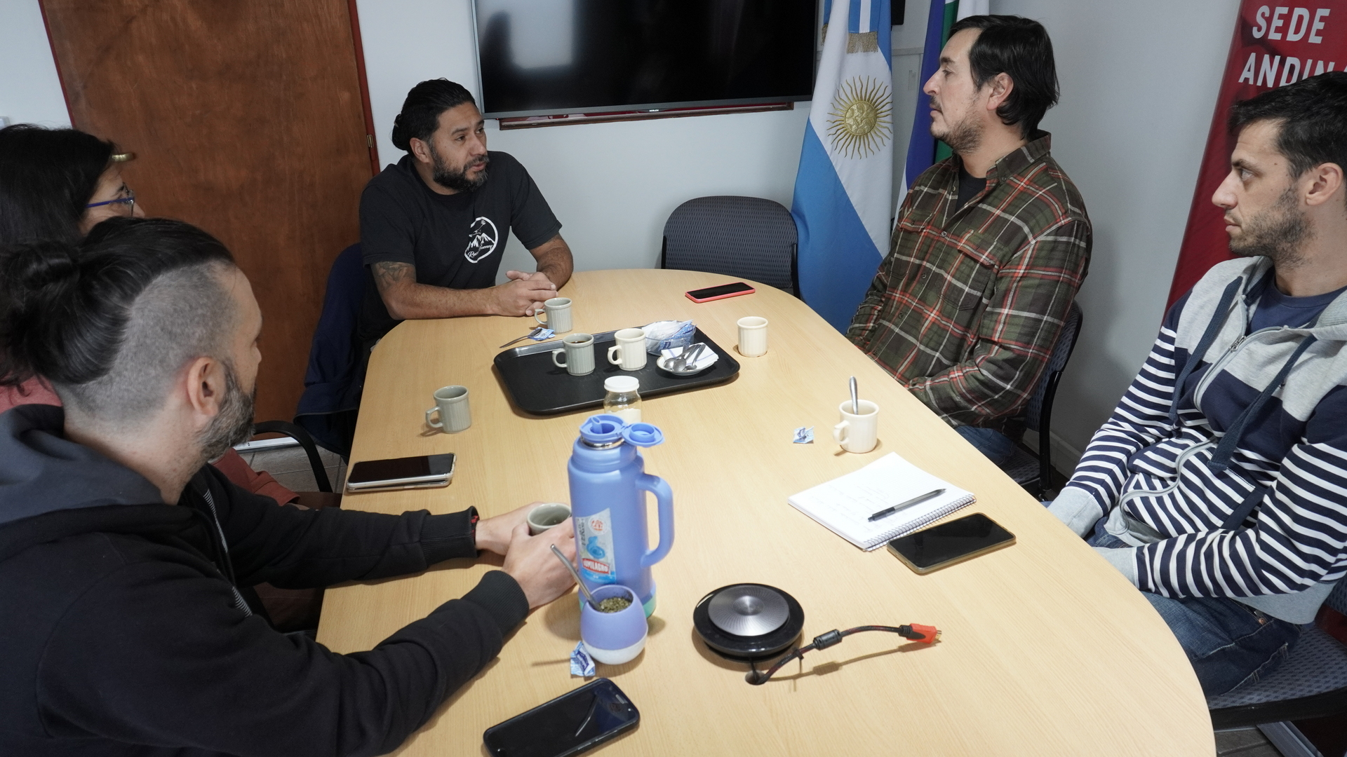 Autoridades de la UNRN se reunieron con la Asociación de Hostels de Bariloche