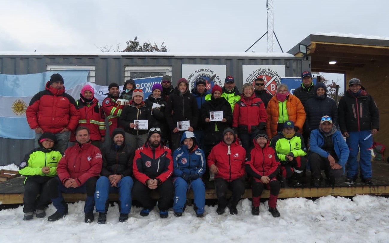 Bariloche: Certificación internacional para binomios de búsqueda