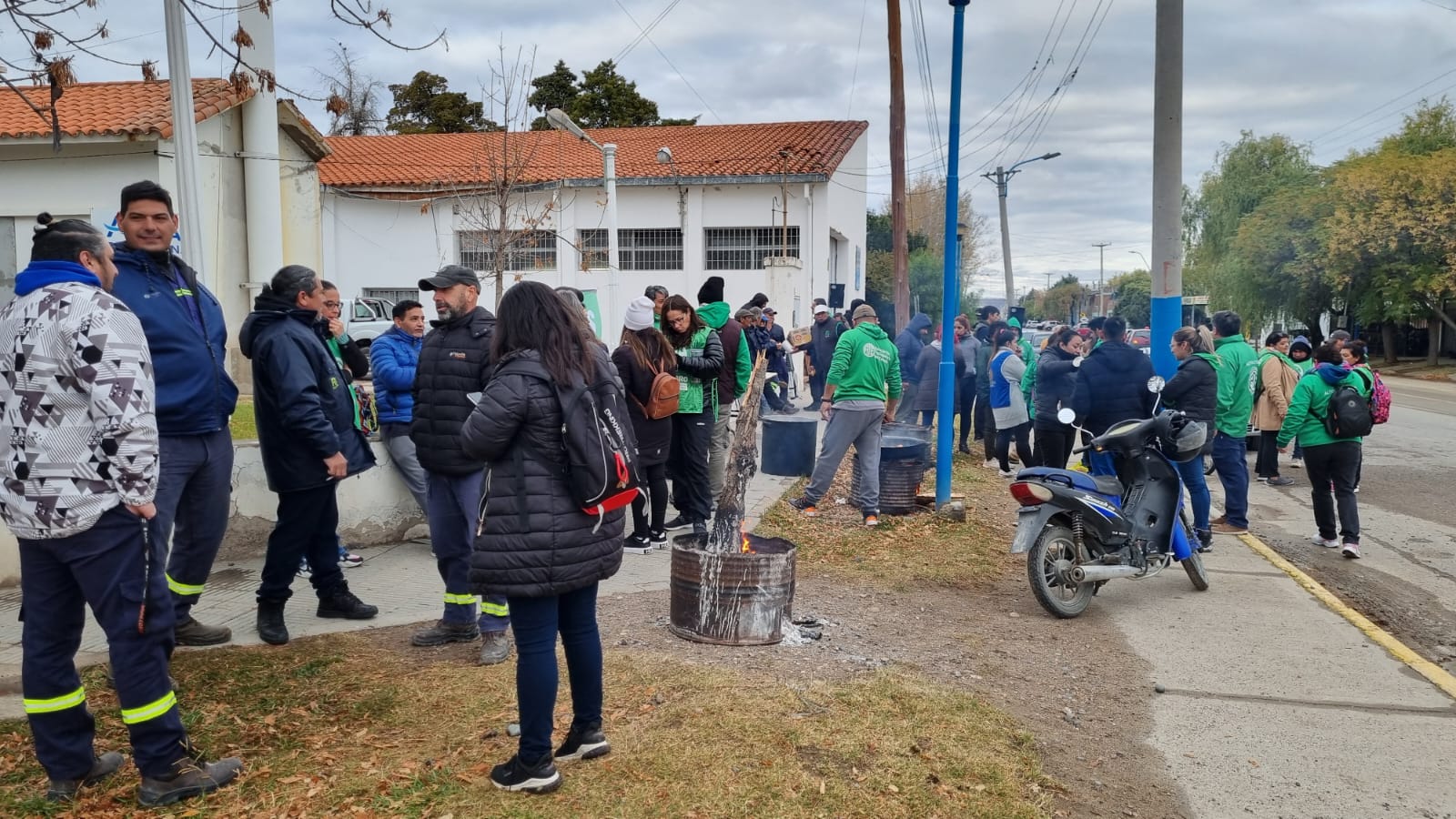 ATE protesta en Gral. Roca por despidos en Aguas Rionegrinas