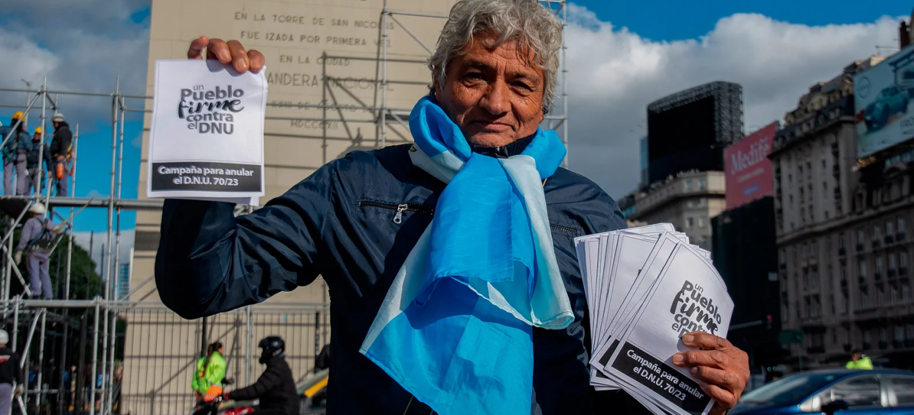 El ministerio de Trabajo bonaerense y centrales obreras impulsan campaña contra el DNU