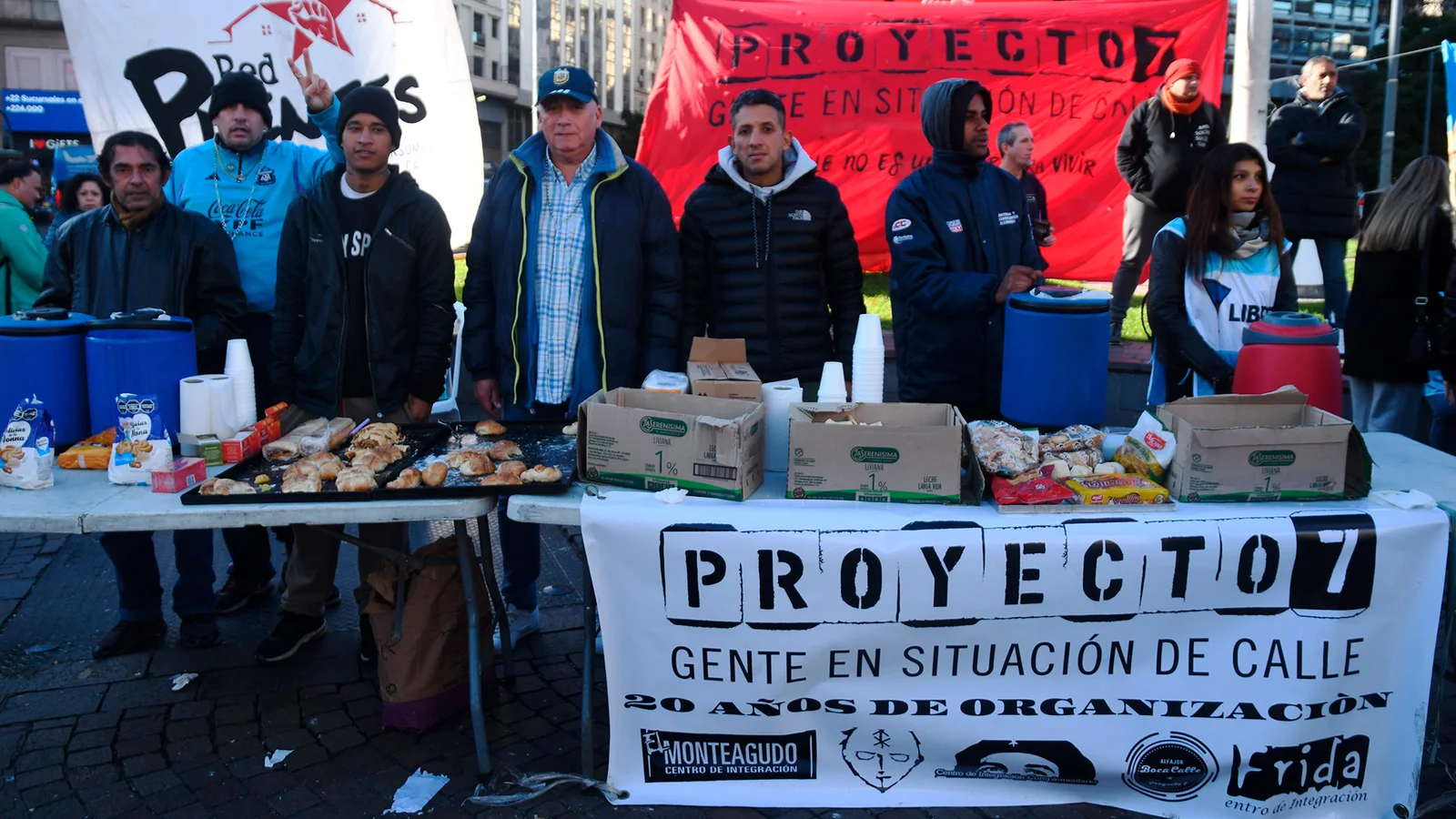 Desayuno en el Obelisco a más de 300 personas en situación de calle