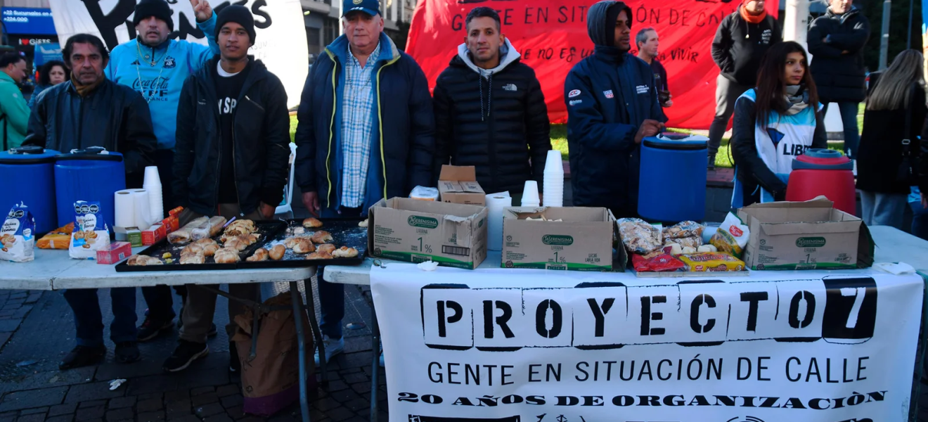 Desayuno en el Obelisco a más de 300 personas en situación de calle