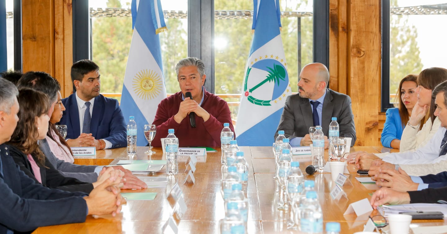 El gobernador de Neuquén encabezó la 1era mesa regional en el Sur