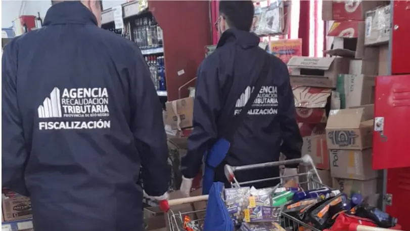 Se detectan productos vencidos a la venta en supermercados de Río Negro