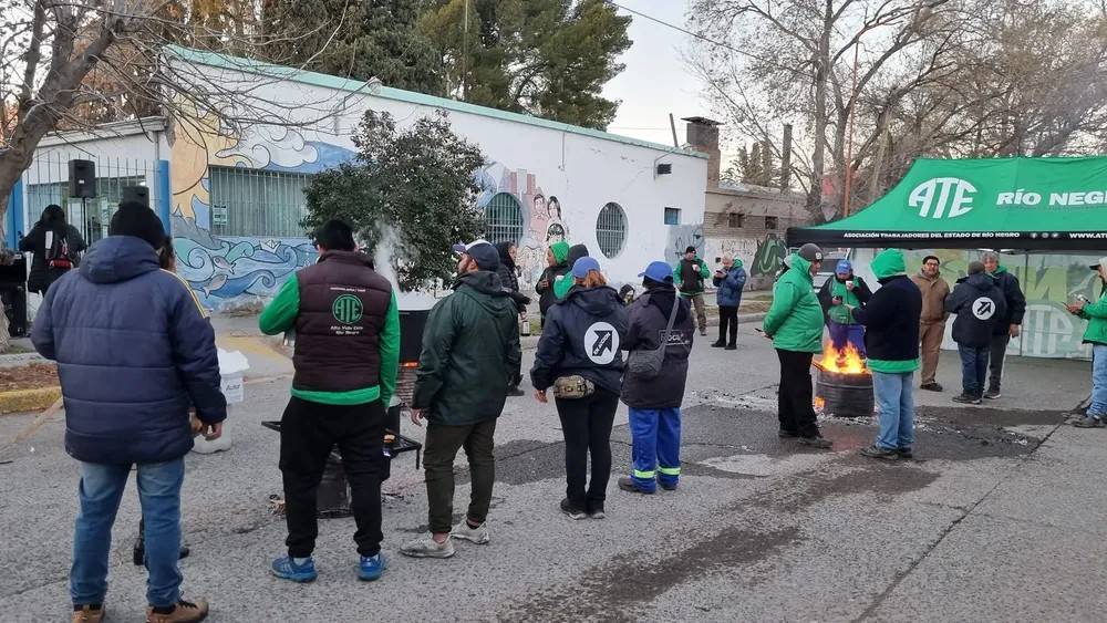 Gral. Roca: cuarta jornada de protestas en Aguas Rionegrinas