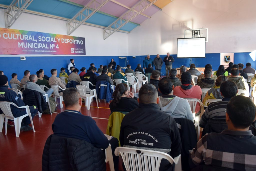 Bariloche: jornada de tránsito al personal que conduce vehículos oficiales y de emergencia