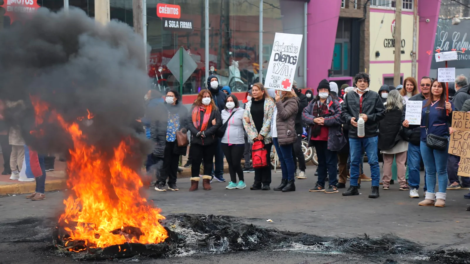 Misiones: siguen los reclamos salariales y amenazan con echar a policías que protestan