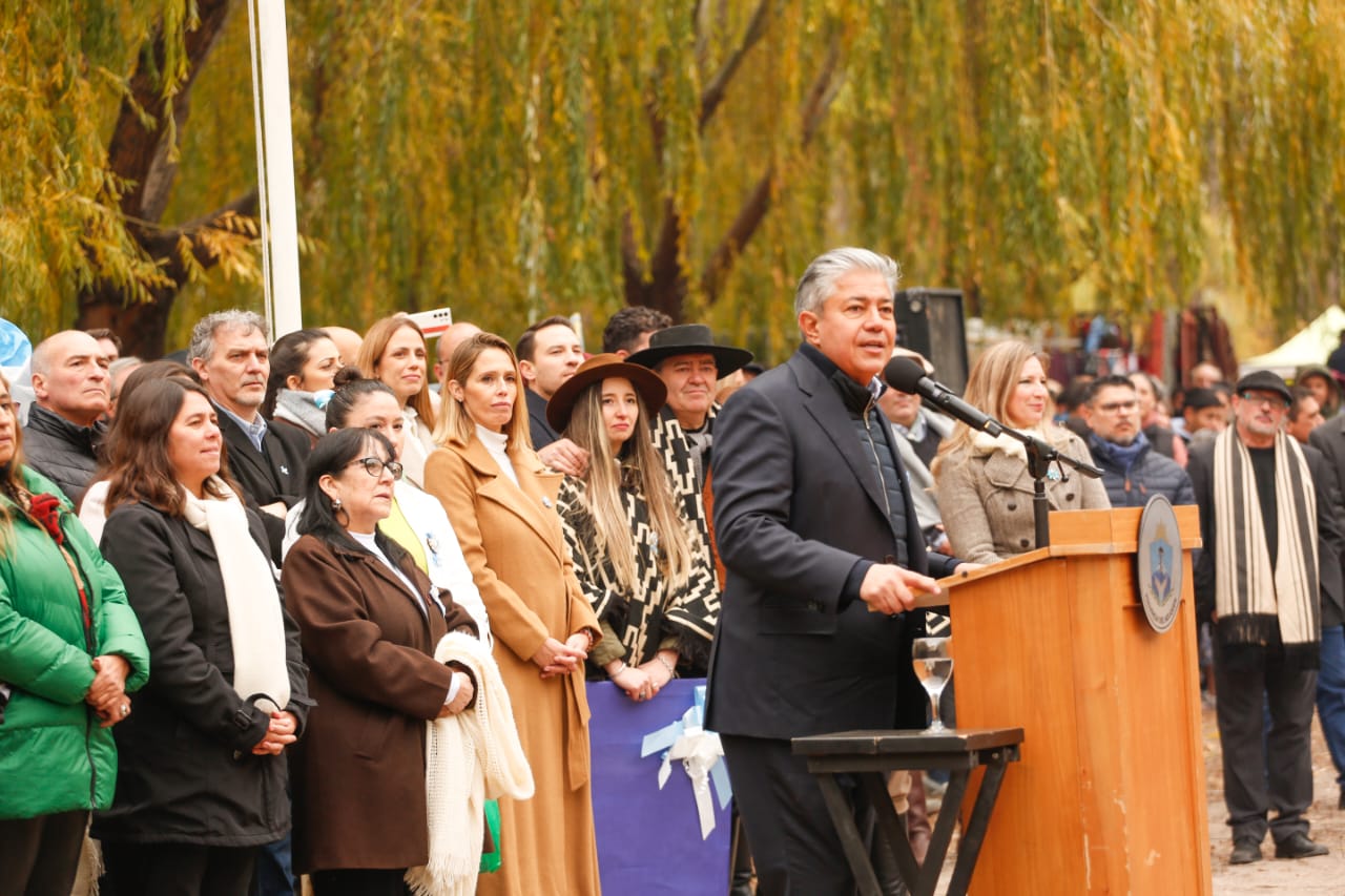 Acto 25 de Mayo: el gobernador de Neuquén instó a trabajar juntos por la Provincia