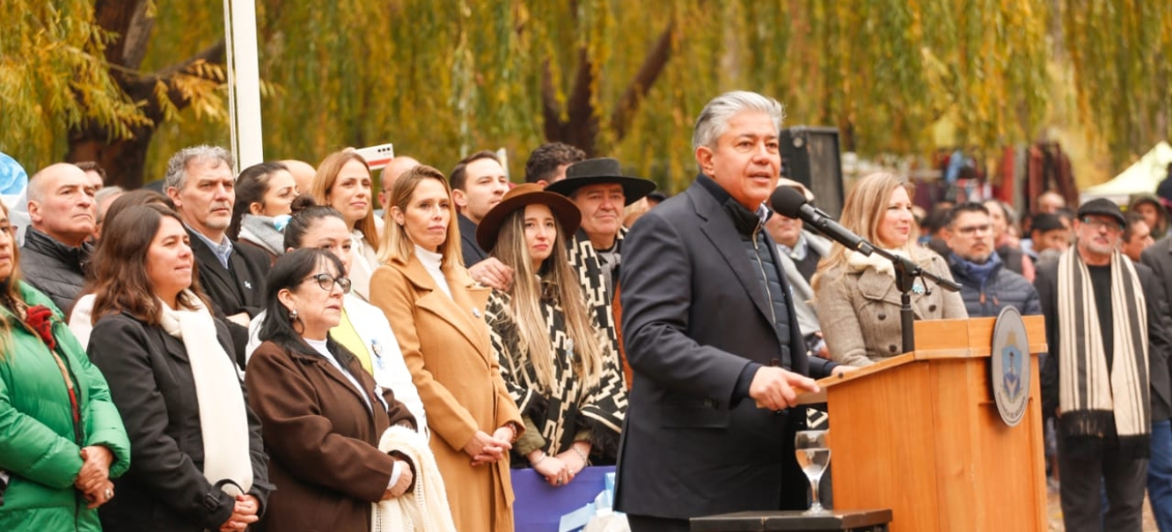 Acto 25 de Mayo: el gobernador de Neuquén instó a trabajar juntos por la Provincia