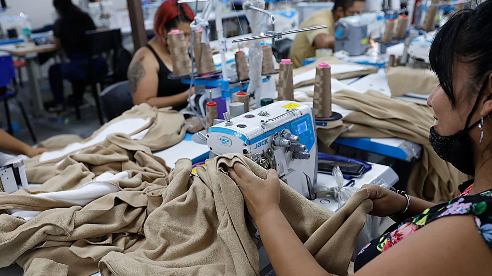 Tras 134 despidos las trabajadoras toman la planta de una fábrica de Catamarca