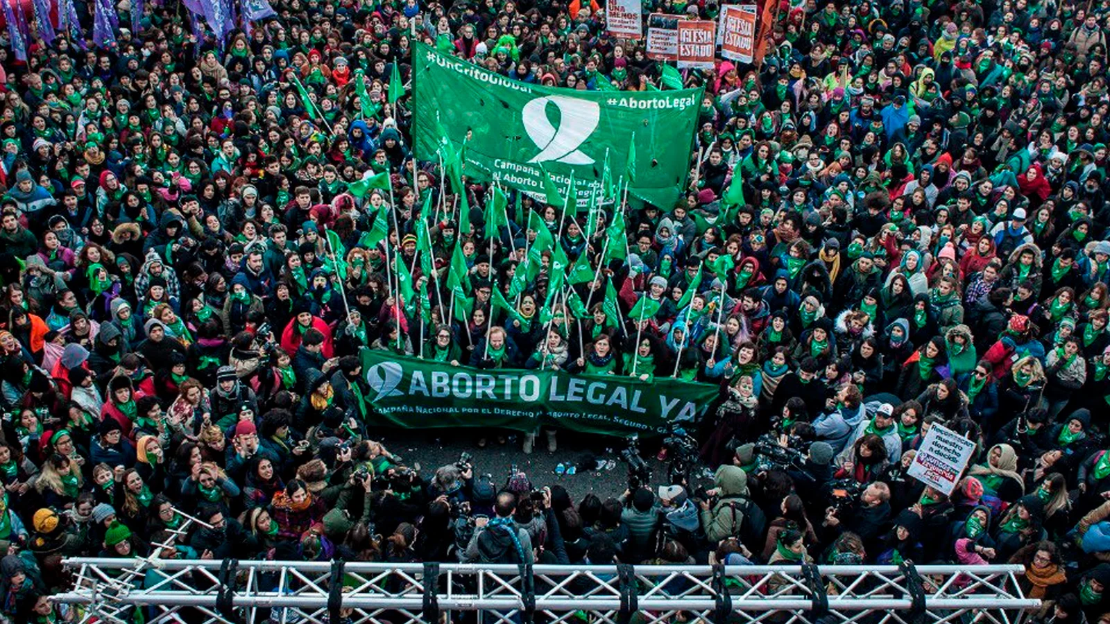 Pañuelazos de reclamos en todo el país a 19 años de la Campaña por el Aborto Legal