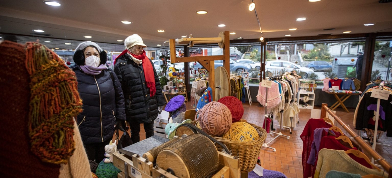 Compra colectiva de materia prima para tejedoras en Bariloche