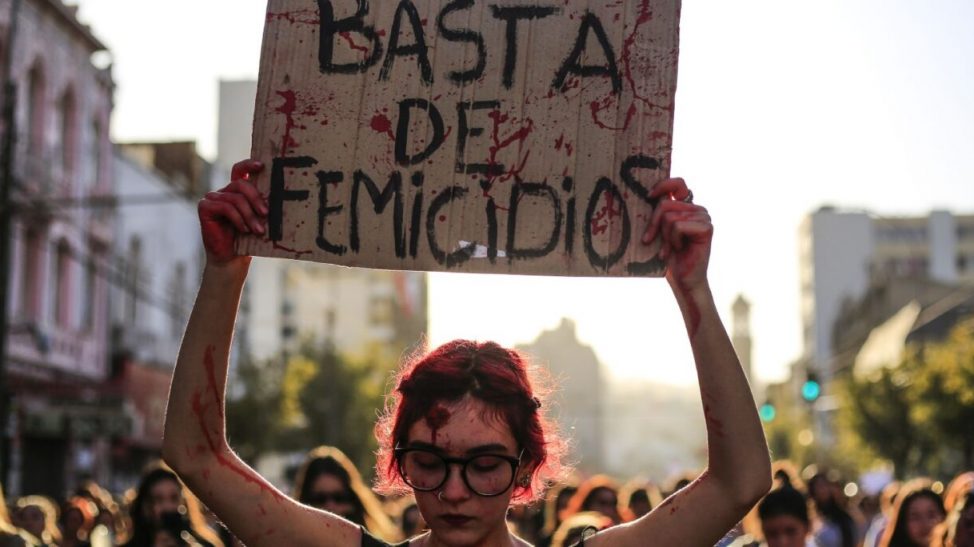 Prevención de femicidios: Exigen cumplimiento de la Ley para retirar armas a presuntos agresores