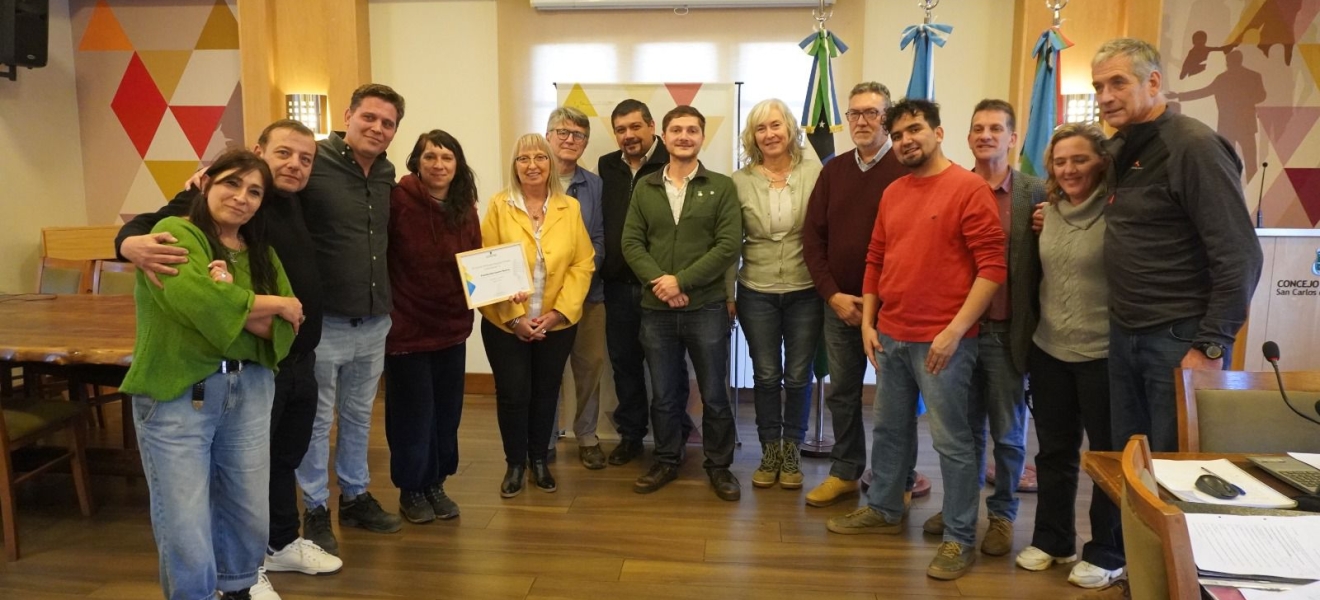 Gente Nueva recibió el premio Carlos Bustos del concejo de Bariloche